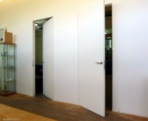E-Serie-Buero-wandbuendige-tuer-offen